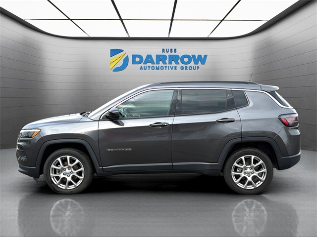 2022 Jeep Compass Latitude Lux photo 2
