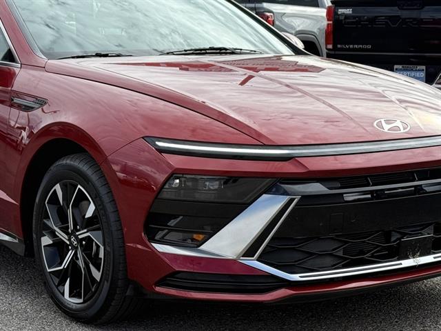 2025 Hyundai Sonata SEL photo 2