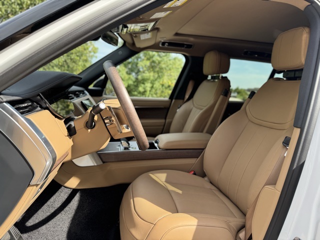 2025 Land Rover Range Rover SE photo 15