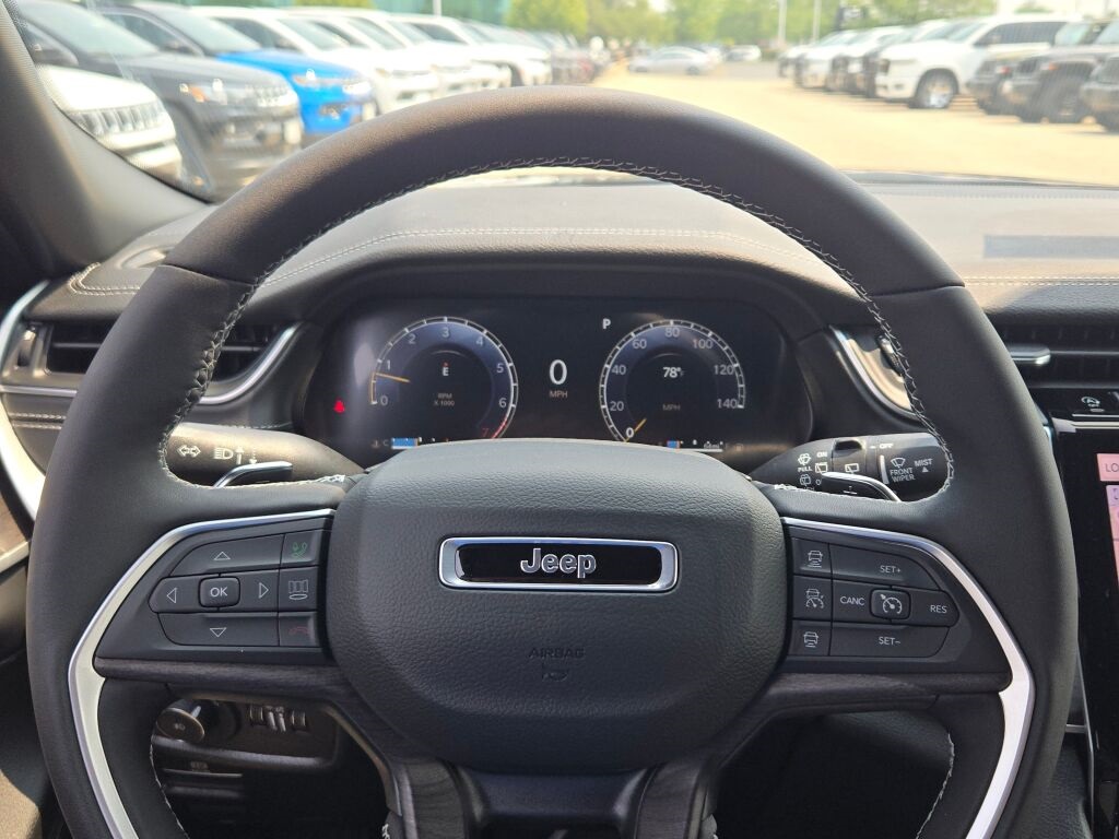 2025 Jeep Grand Cherokee Limited photo 28
