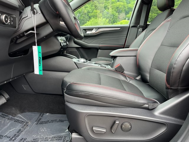 2025 Ford Escape Hybrid ST-Line Select photo 17