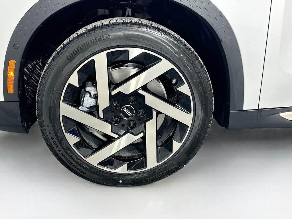 New 2025 White MINI Signature Plus image 23