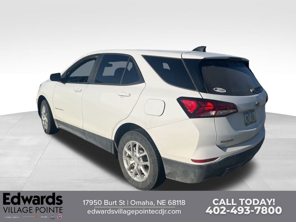 2022 Chevrolet Equinox LS photo 2