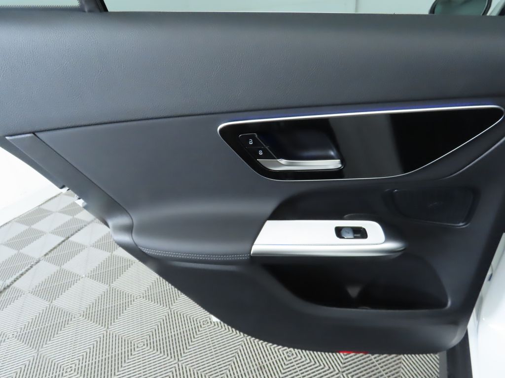 2025 Mercedes Benz GLC 300 photo 25