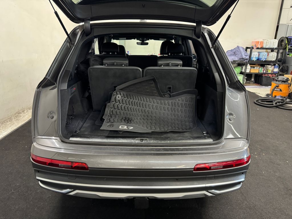 2021 Audi Q7 55 Prestige photo 4
