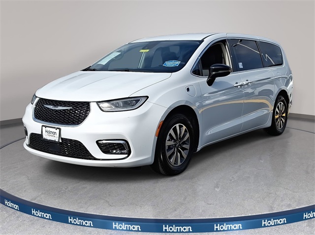 2024 Chrysler Pacifica PHEV Select