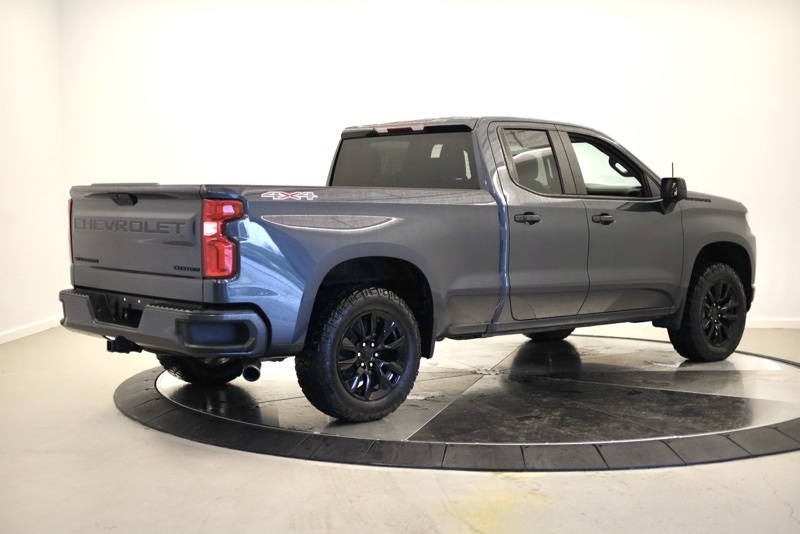 2020 Chevrolet Silverado 1500 Custom photo 3