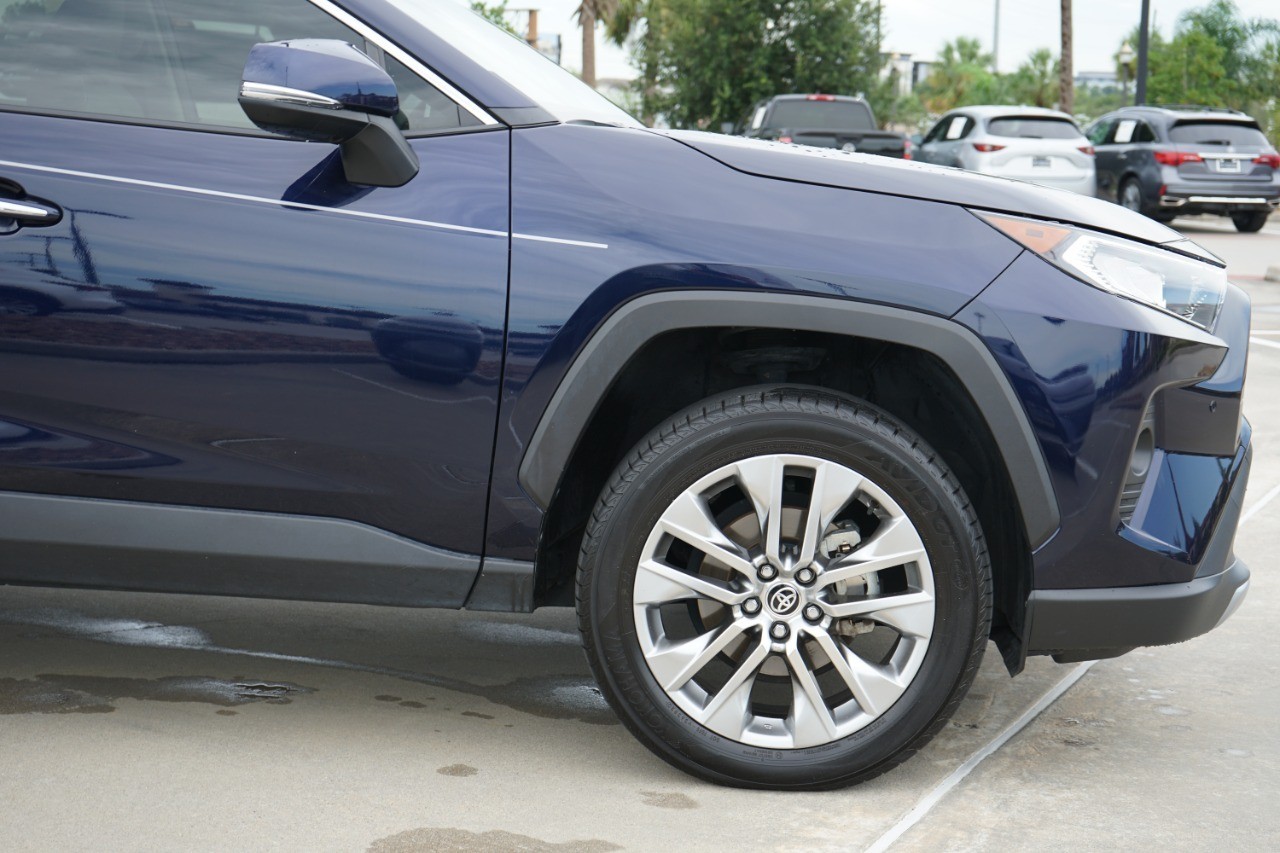 2021 Toyota RAV4 Limited photo 6