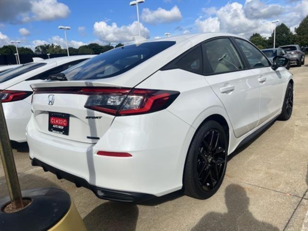 2026 Honda Civic Hatchback Hybrid Sport photo 4