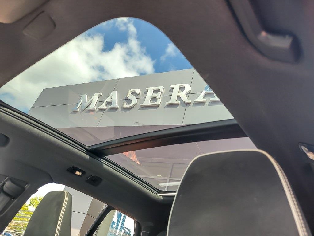 2023 VOLVO XC40 - Image 7