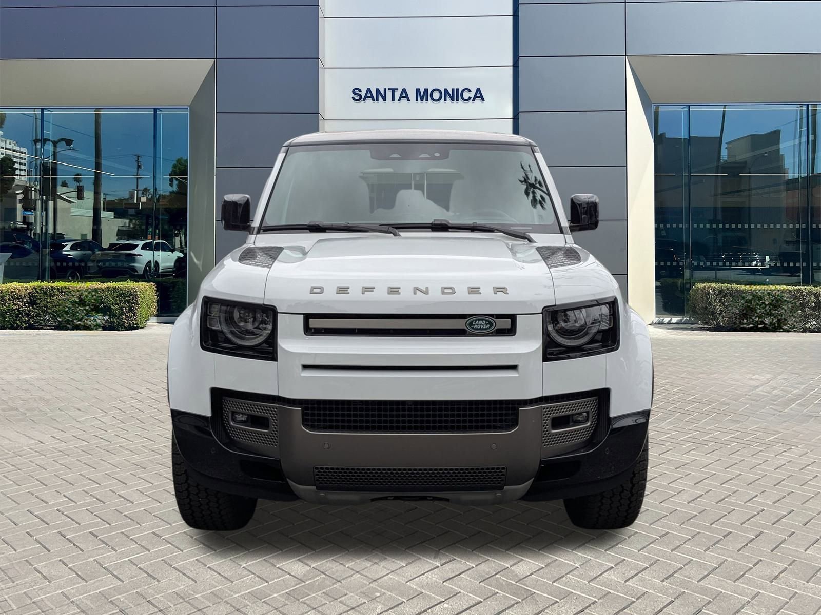 2025 Land Rover Defender 110 X-Dynamic SE photo 6