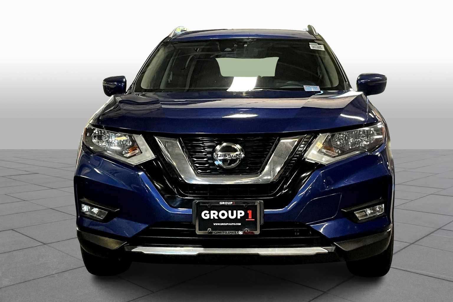 2019 Nissan Rogue SV photo 3