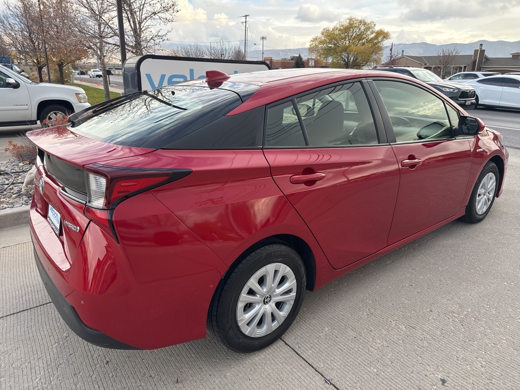 2022 Toyota Prius LE photo 3