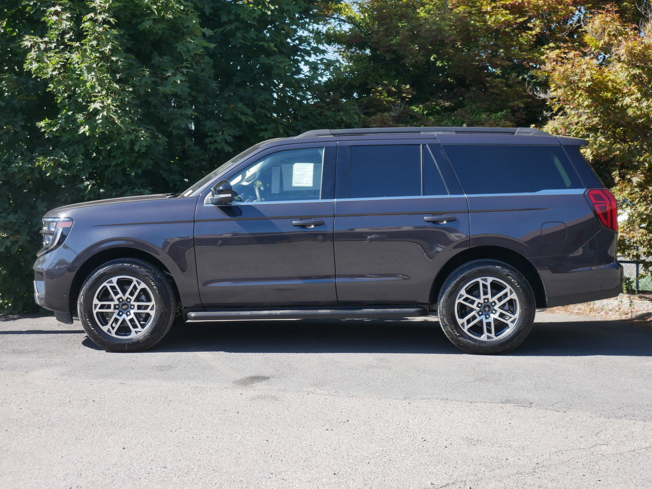 2025 Ford Expedition photo 14