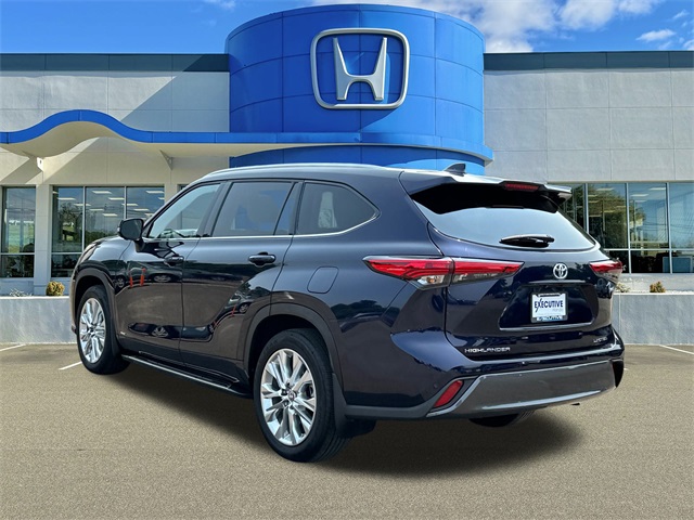 2023 Toyota Highlander Hybrid Limited photo 2