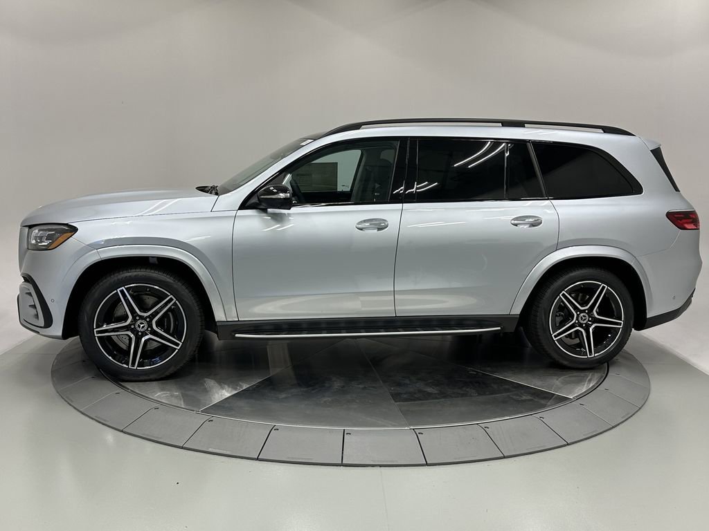 2026 Mercedes Benz GLS 450 4MATIC photo 3