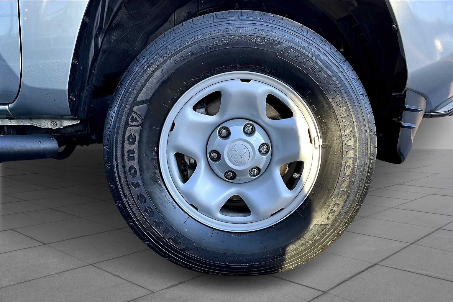 2023 Toyota Tacoma SR 4x4 photo 10