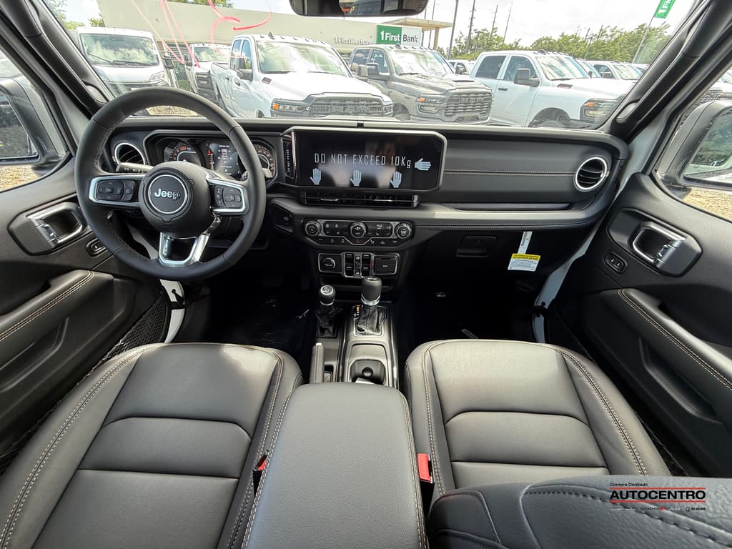 2025 Jeep Wrangler Sahara photo 3