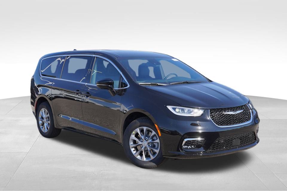 2026 Chrysler Pacifica Select's photo