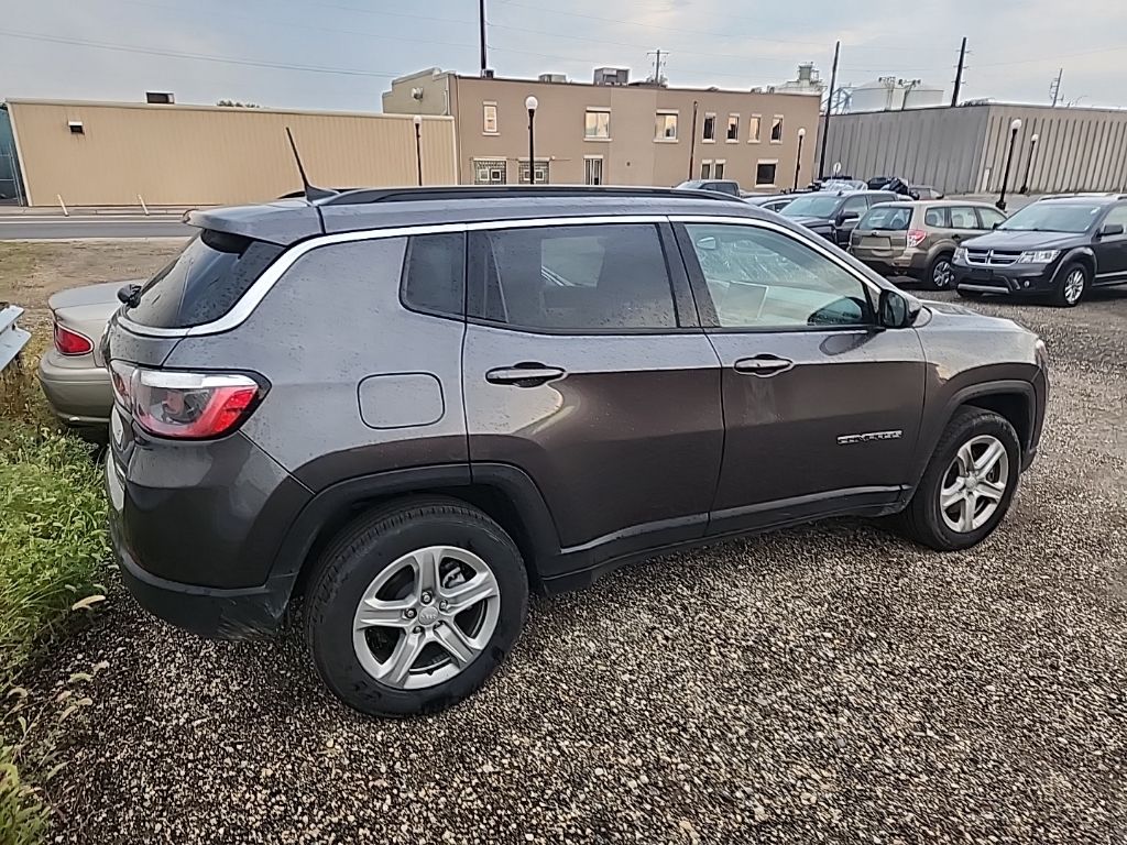 2024 Jeep Compass Latitude photo 4