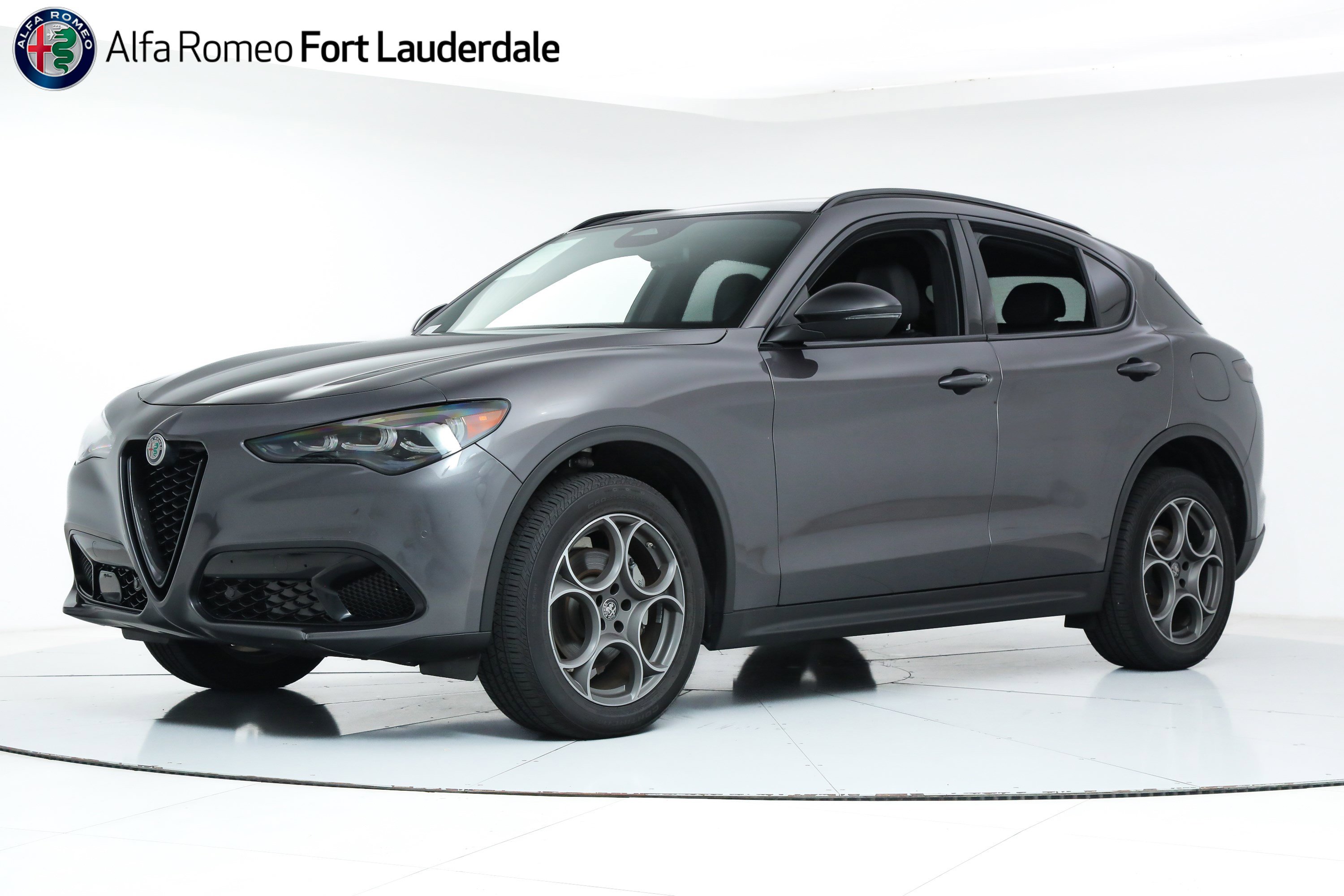 2025 Alfa Romeo Stelvio Base's photo