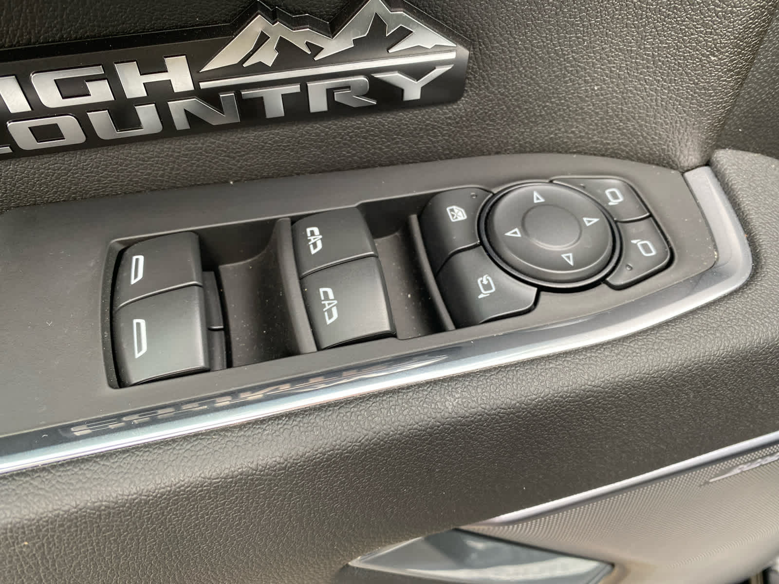 2025 Chevrolet Silverado 1500 High Country photo 8