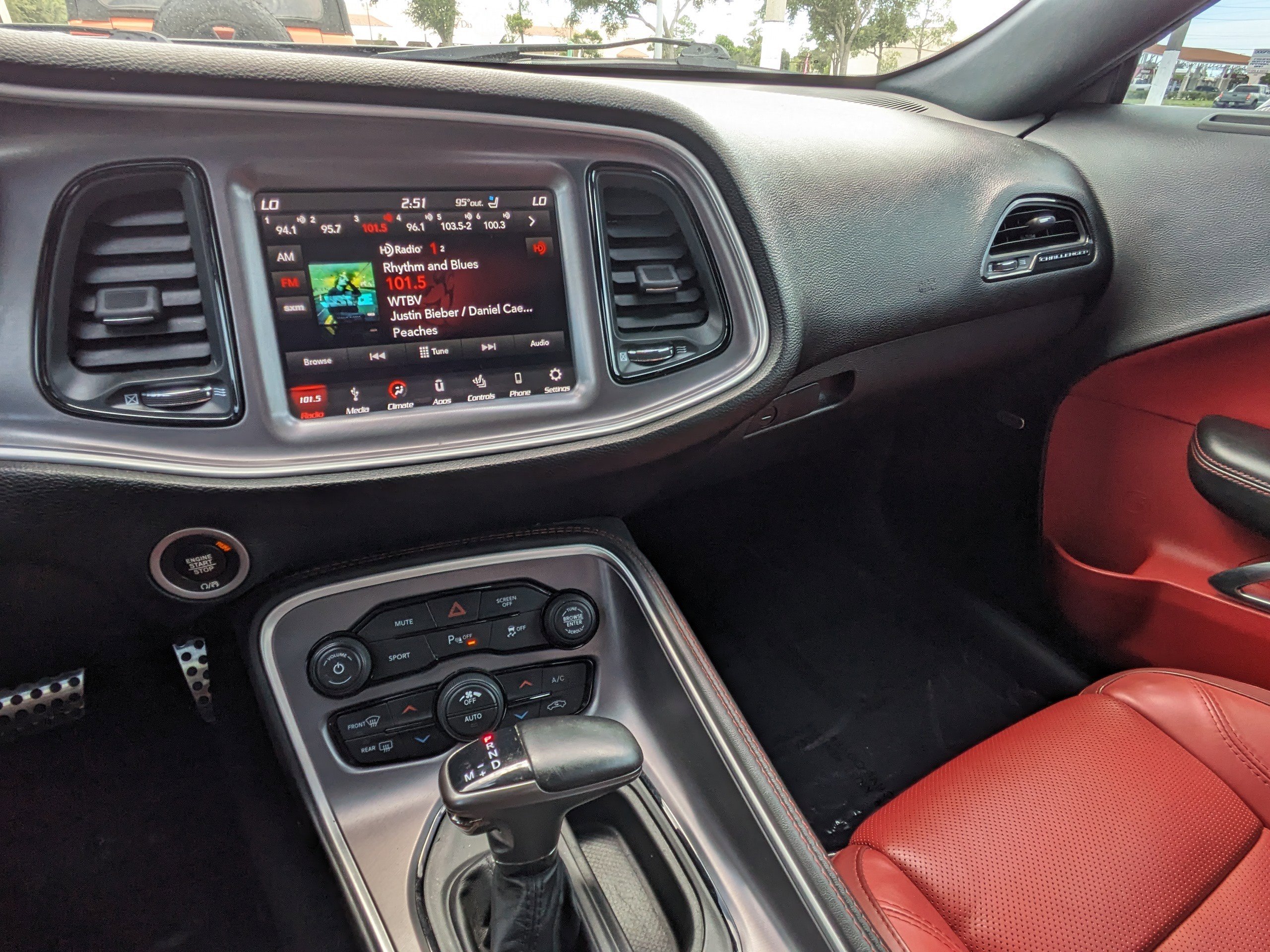 2019 Dodge Challenger SXT photo 14