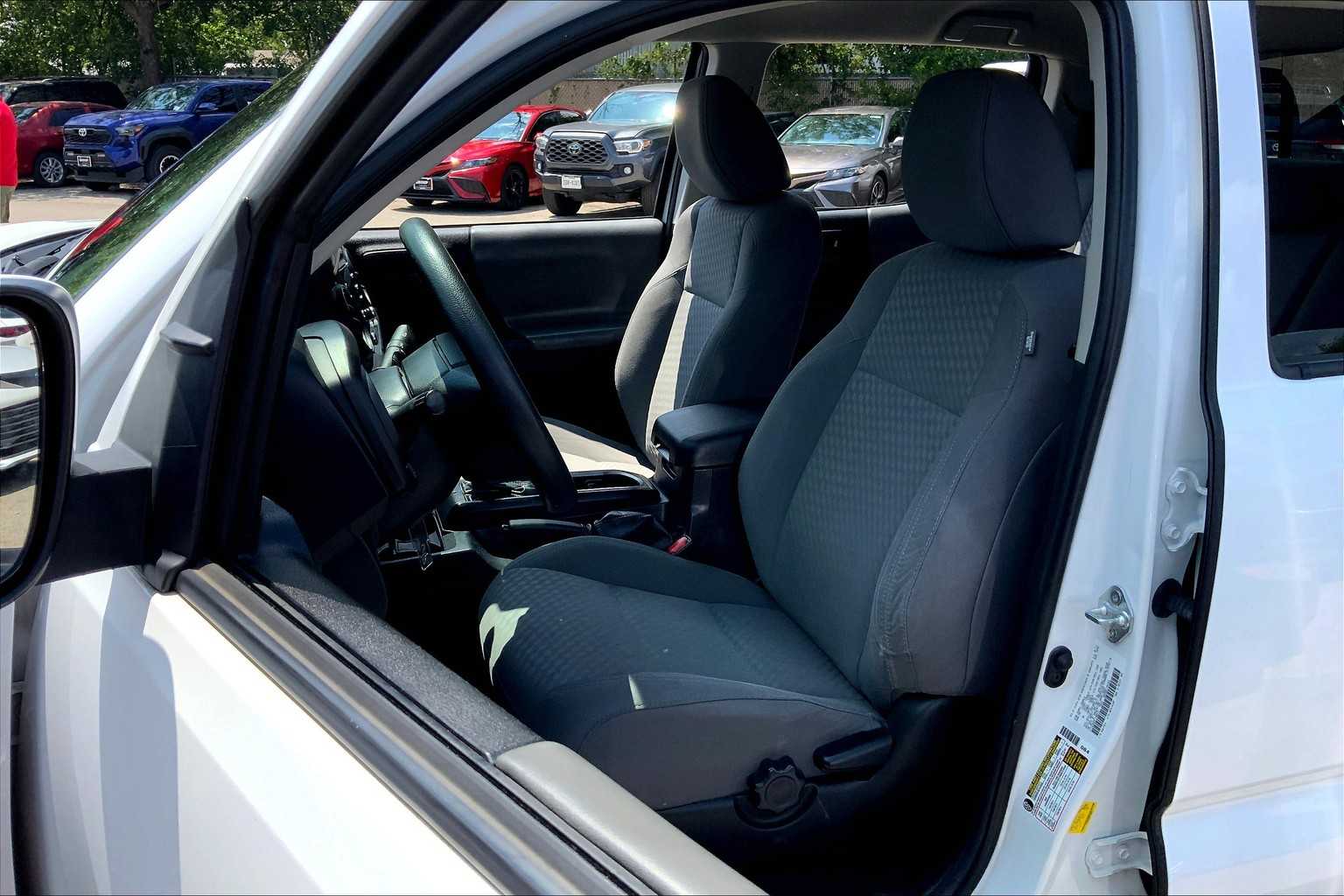 2023 Toyota Tacoma SR 4x4 photo 7