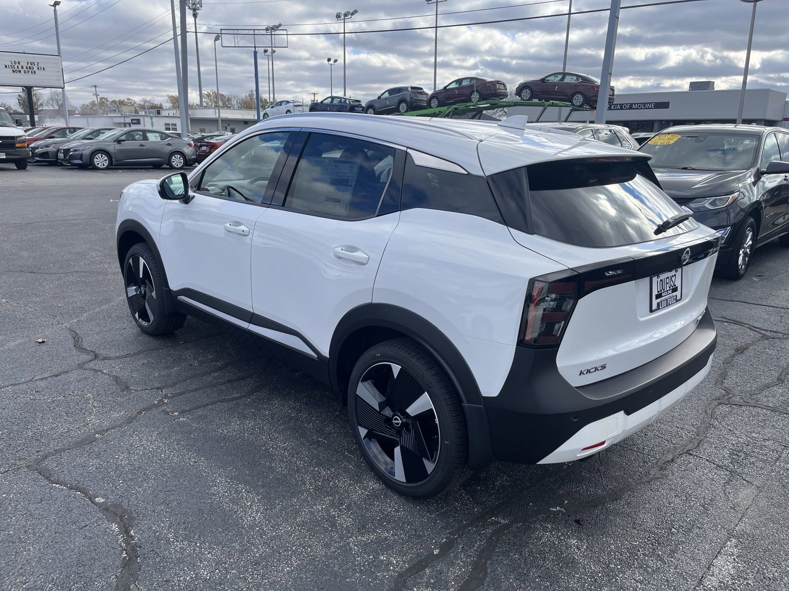 2025 Nissan Kicks SR photo 3