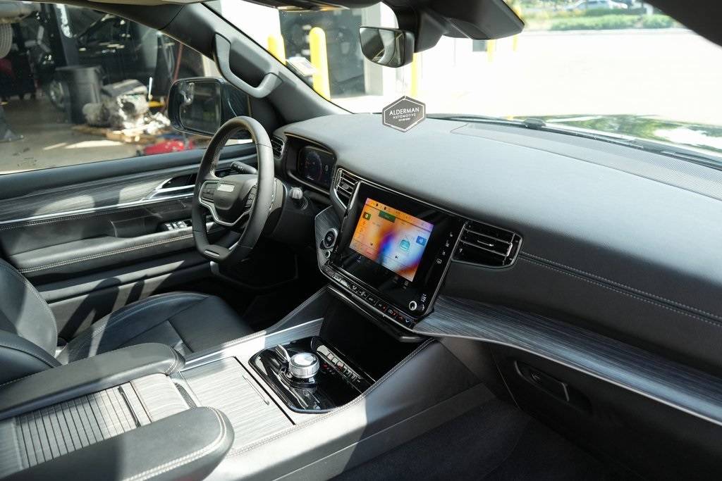 2024 Jeep Wagoneer L Series II photo 14