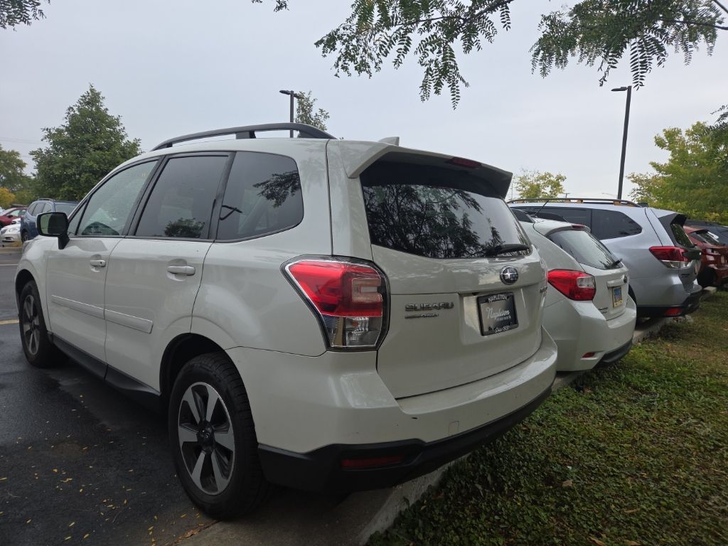2017 Subaru Forester 2.5i Premium photo 3