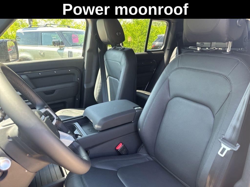 2024 Land Rover Defender 130 S photo 12