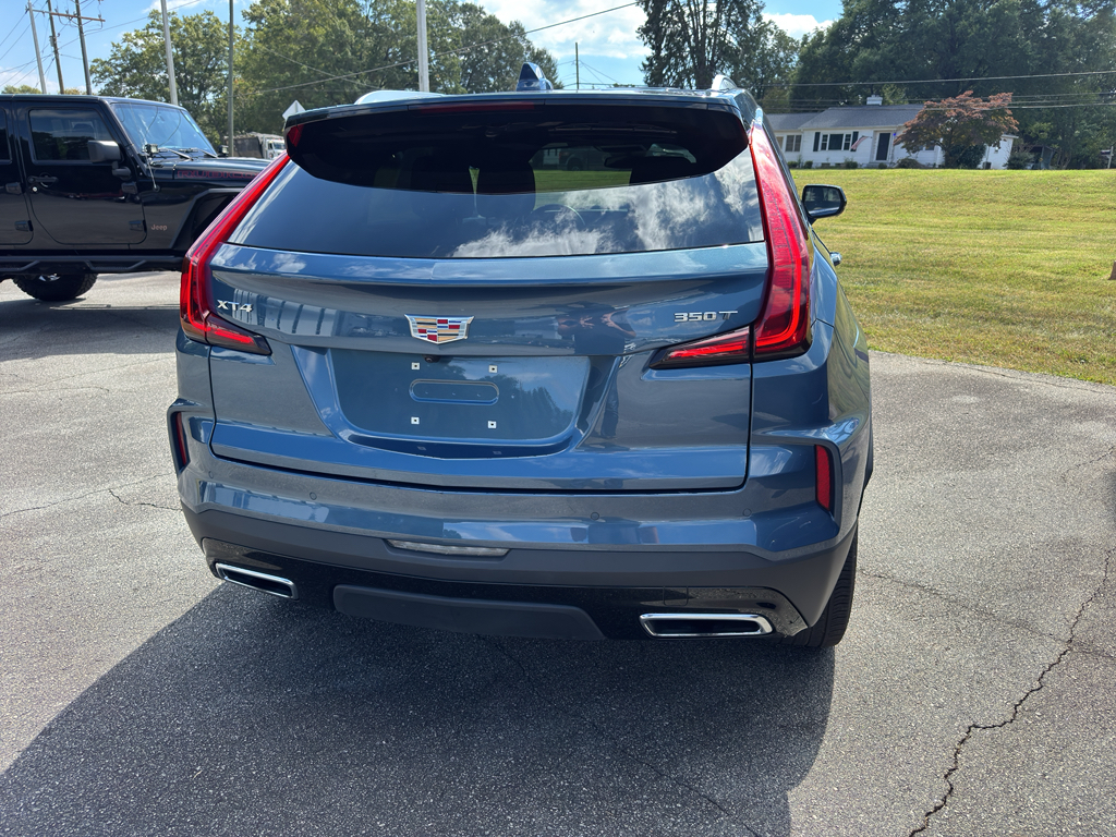 2025 Cadillac XT4 Premium Luxury photo 4