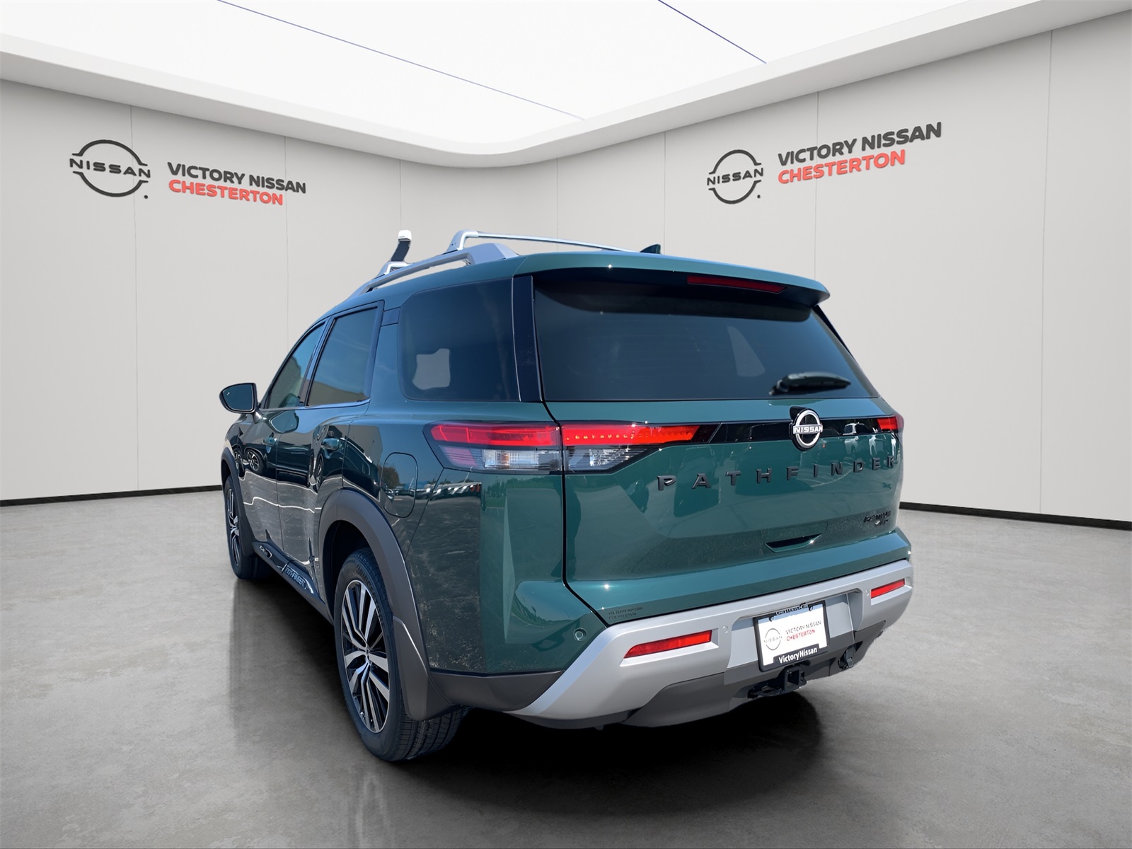 2025 Nissan Pathfinder Platinum photo 2