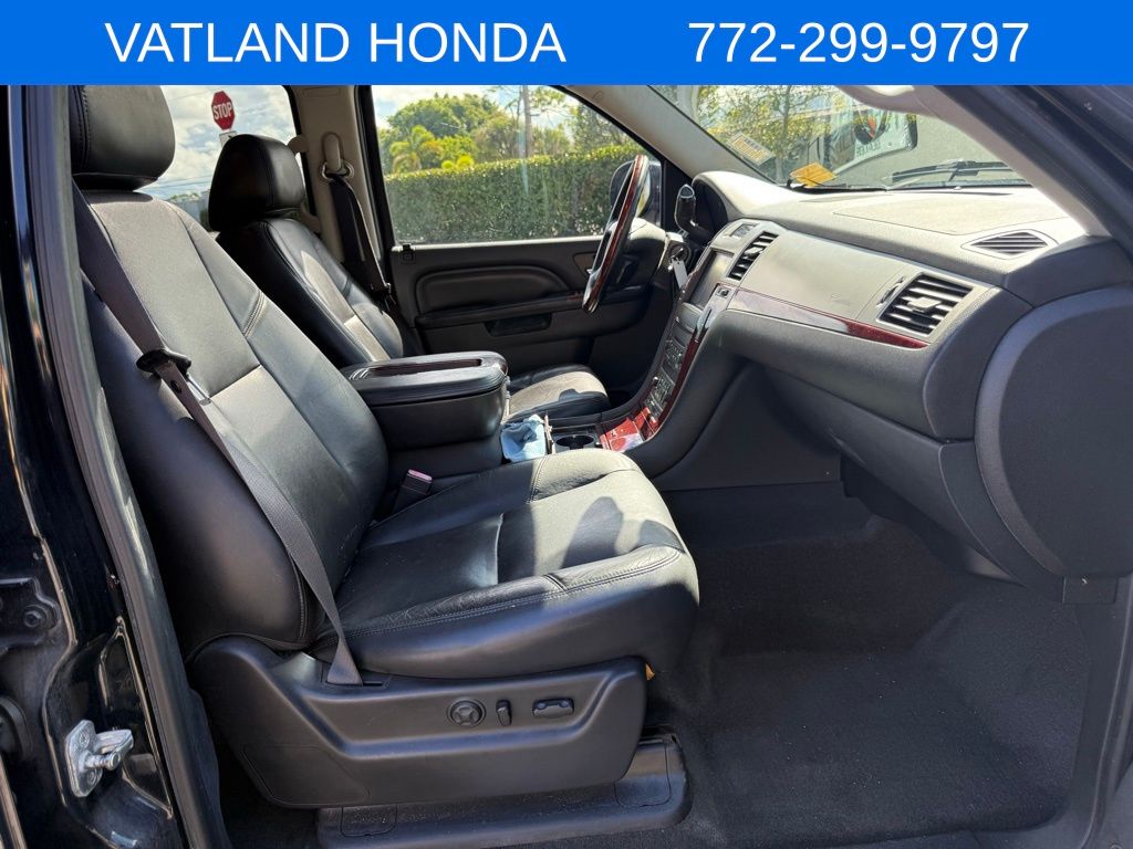 2012 Cadillac Escalade Premium photo 28