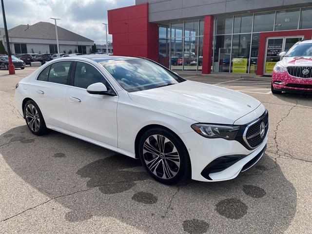 2025 Mercedes Benz E 350 4MATIC photo 3