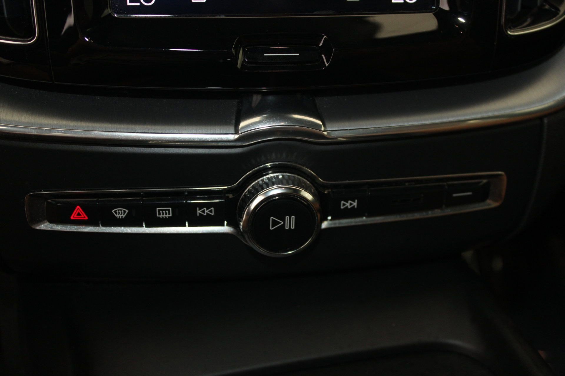 2020 Volvo XC60 T5 Momentum photo 15