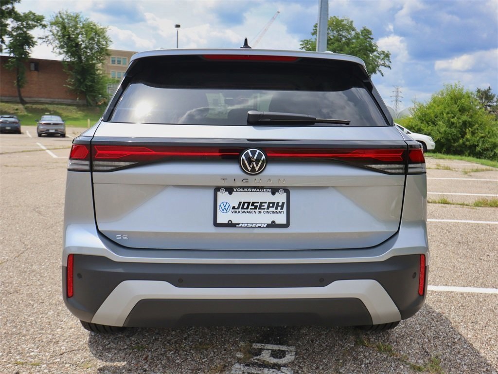 2025 Volkswagen Tiguan SE photo 3