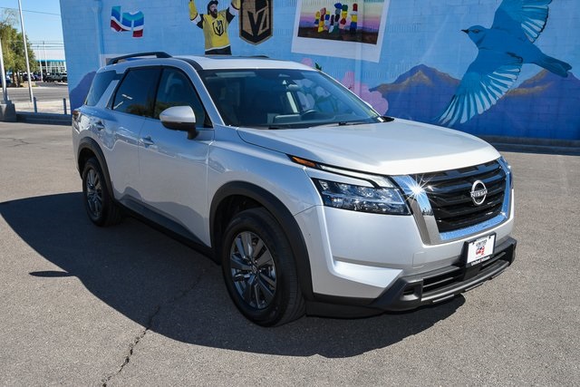 2025 Nissan Pathfinder SV's photo