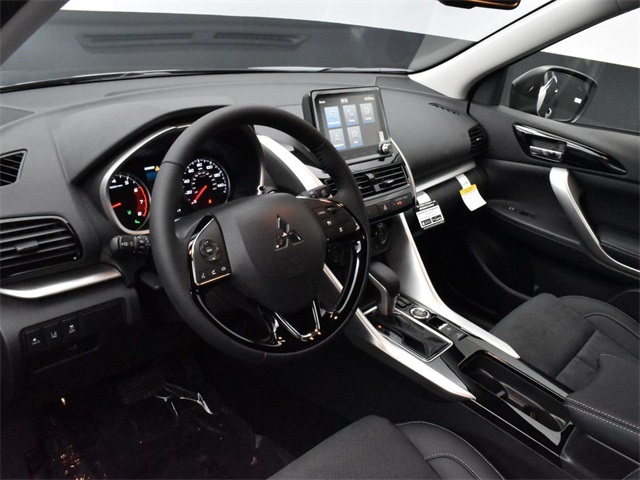 2025 Mitsubishi Eclipse Cross SE photo 2