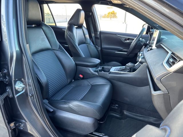 2020 Toyota RAV4 Hybrid XSE photo 21
