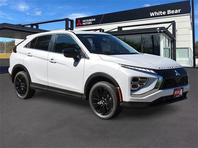 2025 Mitsubishi Eclipse Cross LE's photo