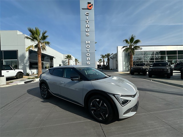 2025 Kia EV6 Light L/R's photo