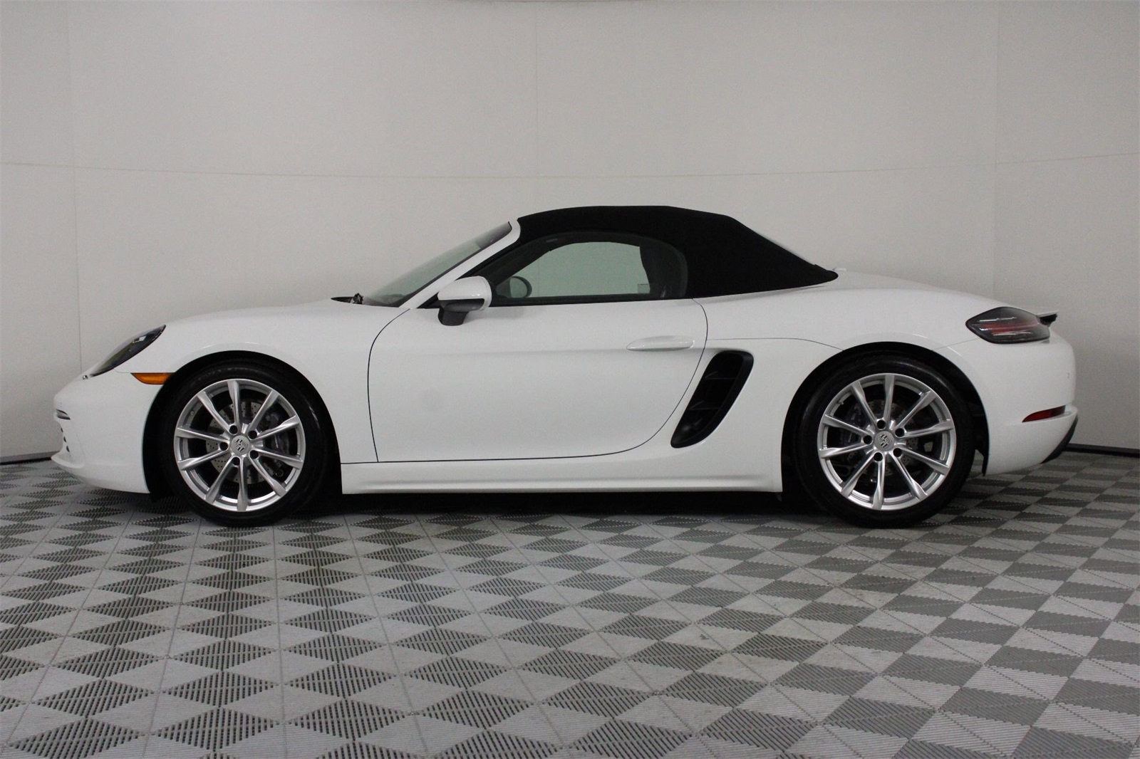 2025 Porsche Boxster photo 2
