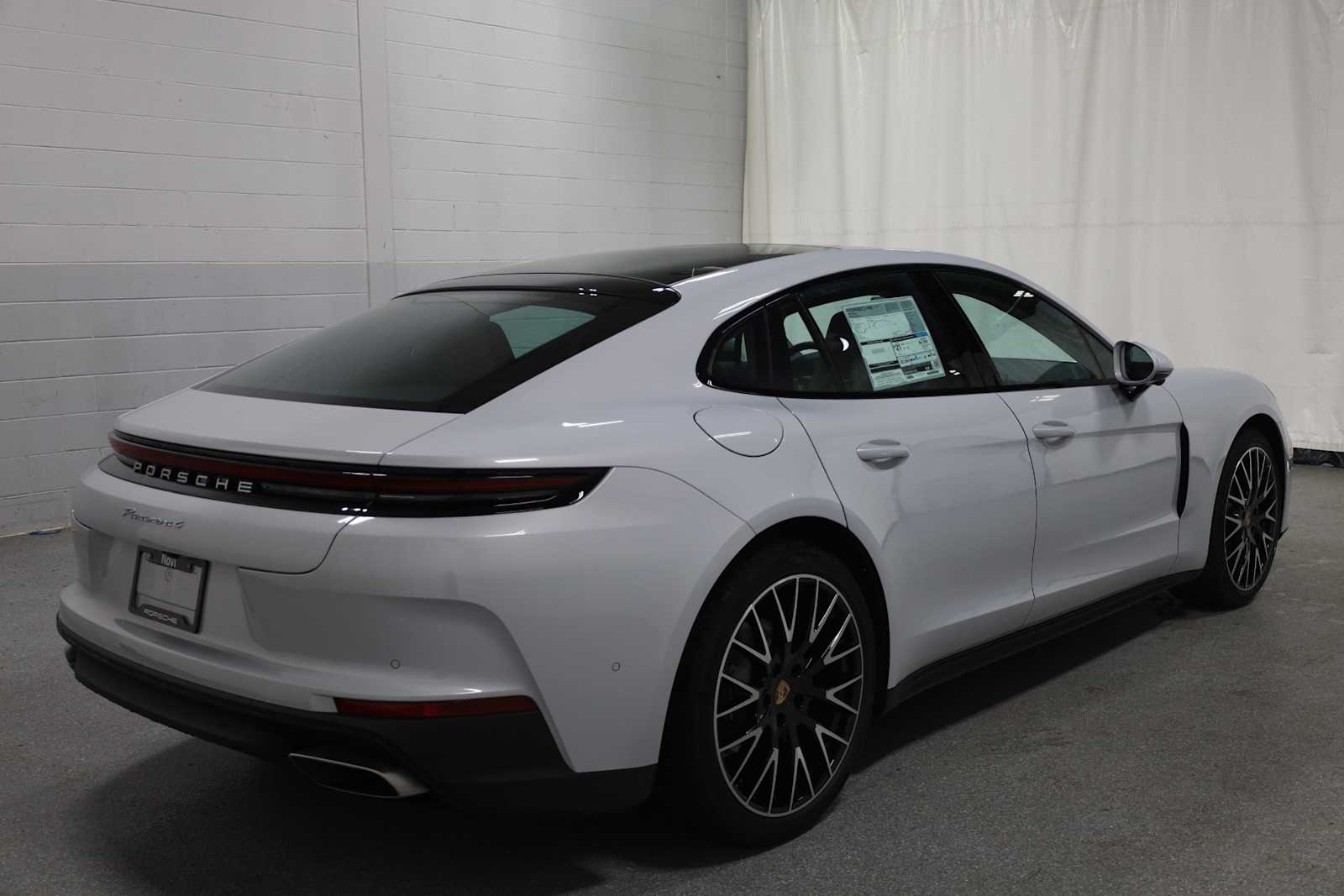 2025 Porsche Panamera 4 photo 8
