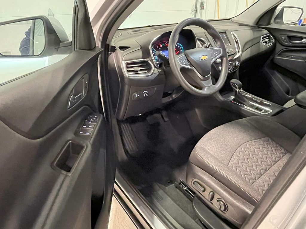 2022 Chevrolet Equinox LT photo 9