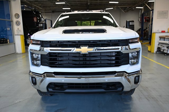 2026 Chevrolet Silverado 2500HD LT photo 2