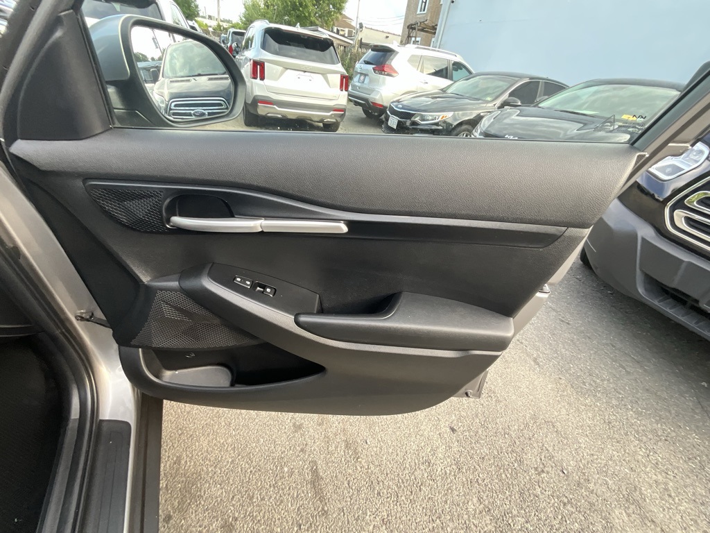 2023 Kia Seltos LX photo 27