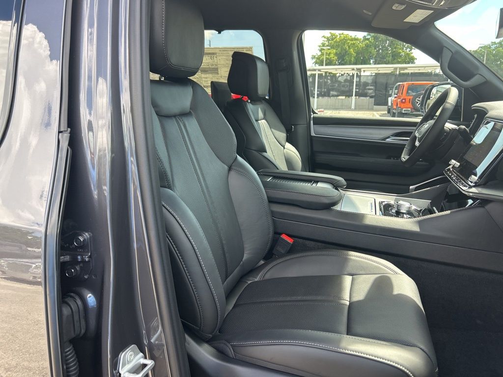 2025 Jeep Wagoneer Series II photo 15