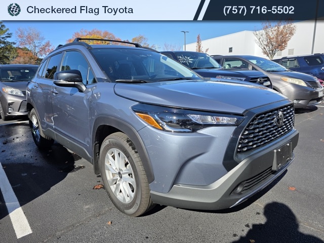 2025 Toyota Corolla Cross LE photo 3